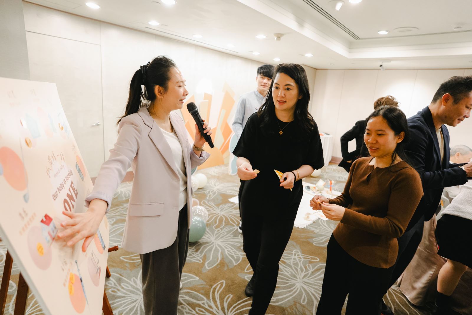 抓周主持人說明抓周遊戲規則