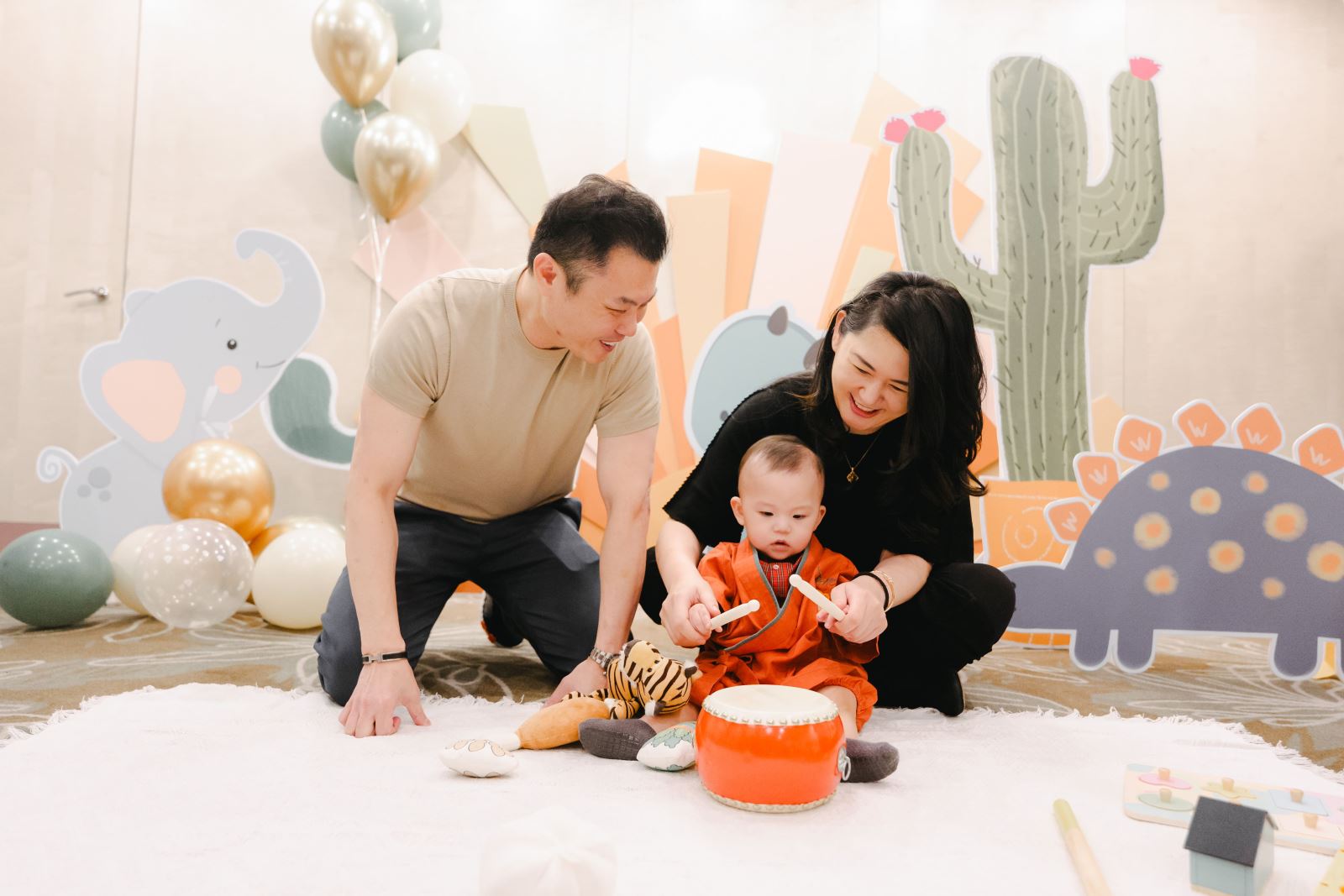 抓周敲響智慧鑼,智慧鼓