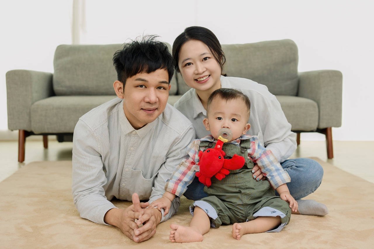 溫馨小家庭合照