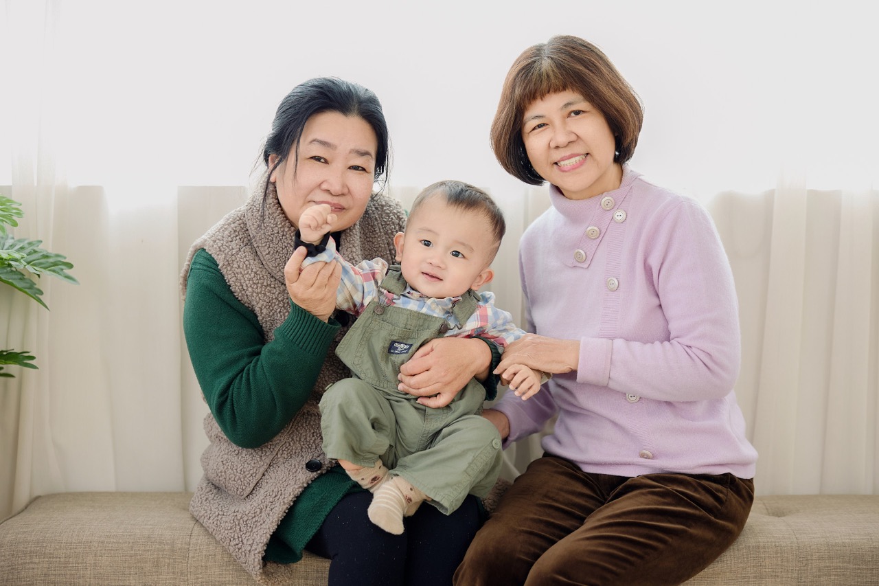 奶奶外婆寶寶合照