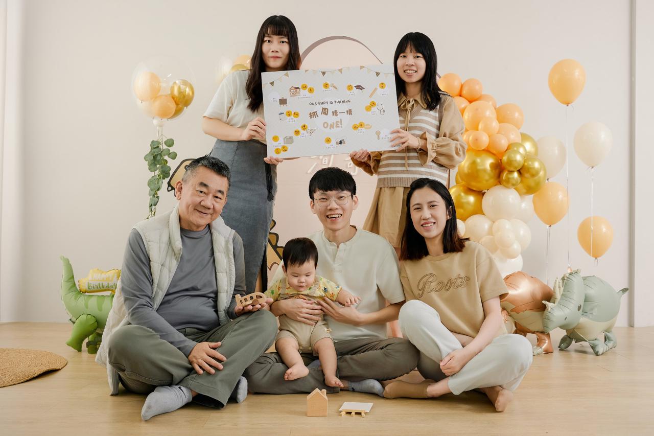 寶寶抓周預測板合照