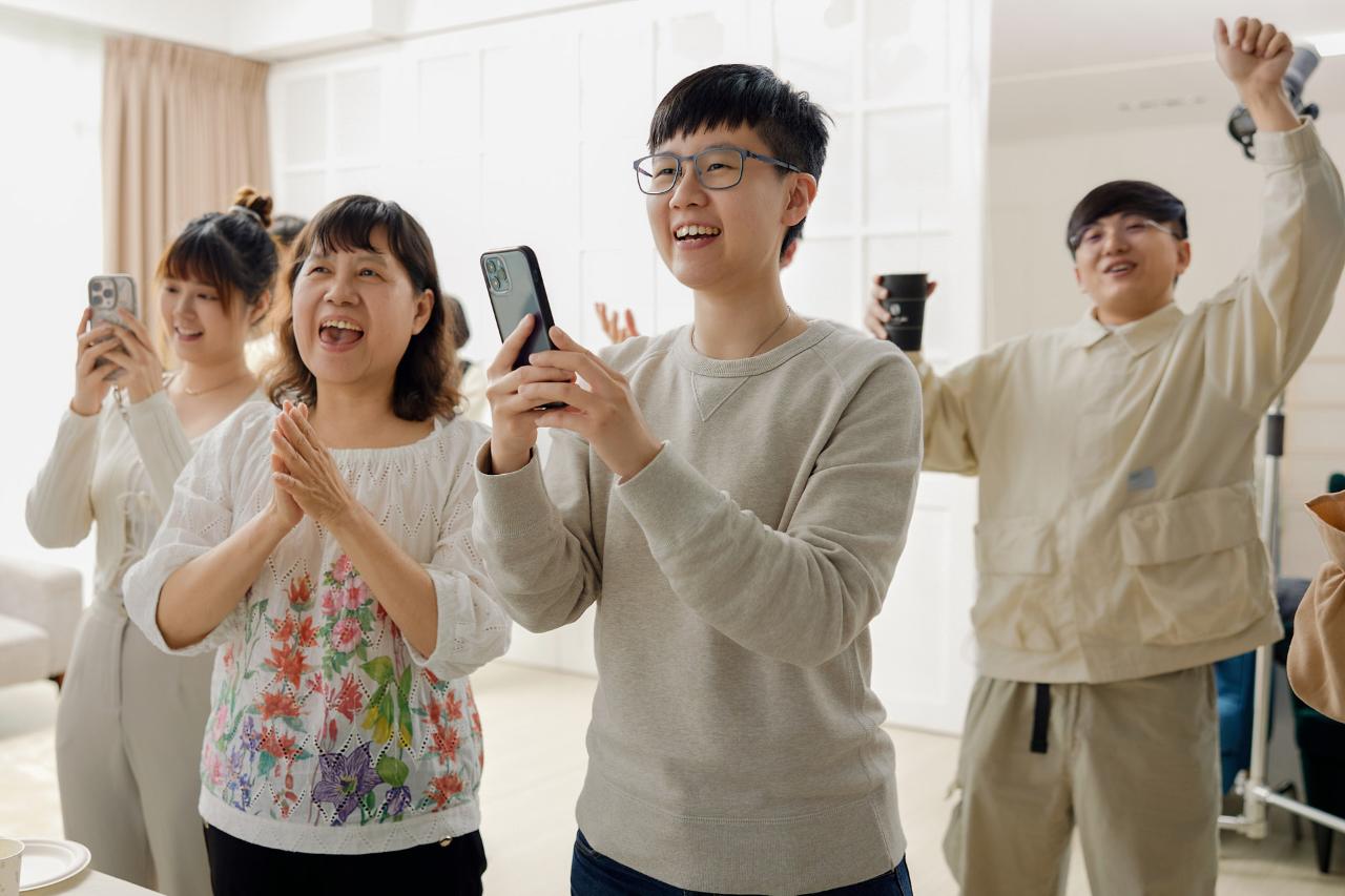 家人拍手照片